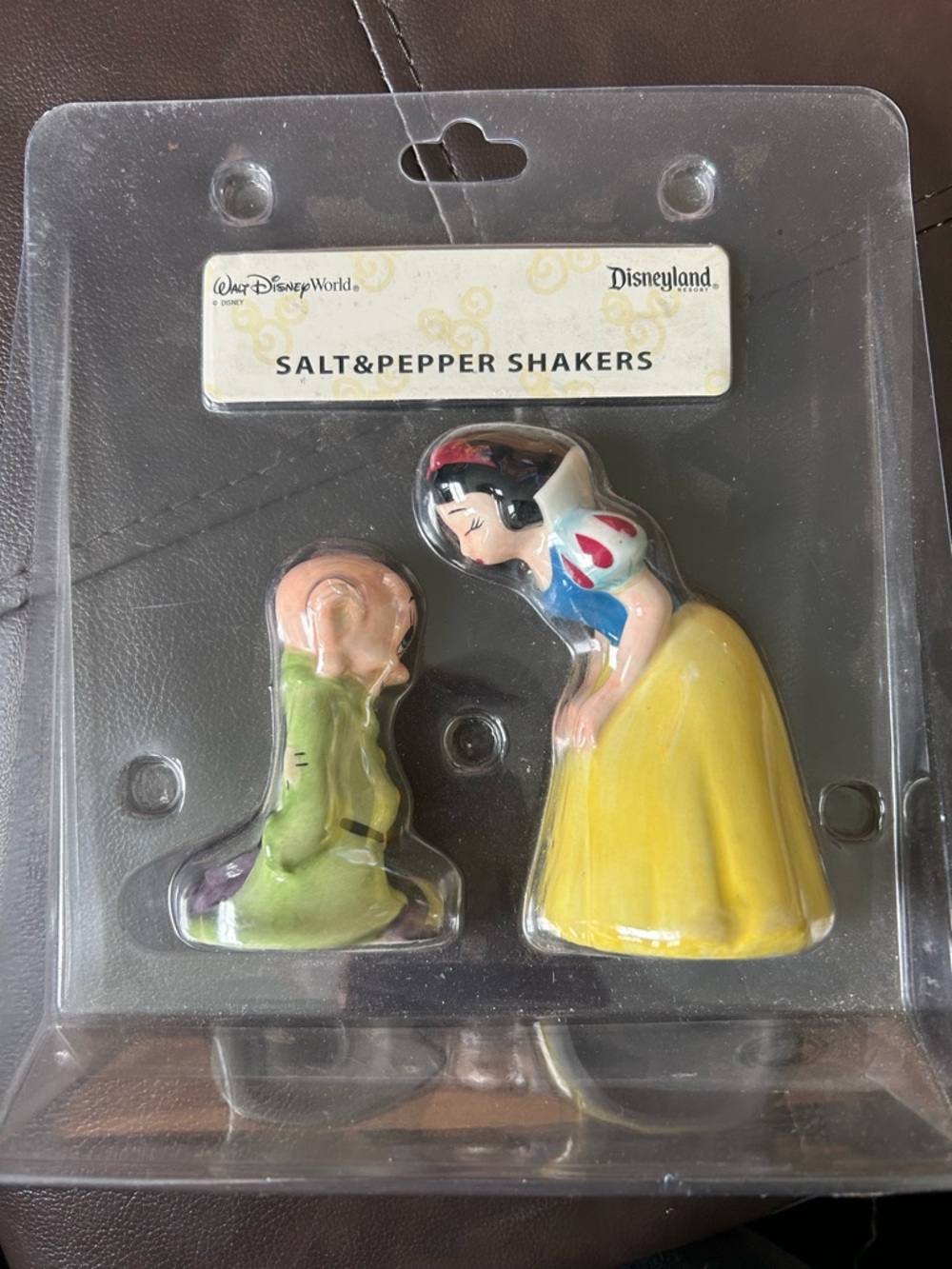 Disney Snow White Salt & Pepper Shaker Set - Yellow & Green vintage never opened